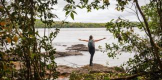 Trilha às margens do Rio Iguaçu